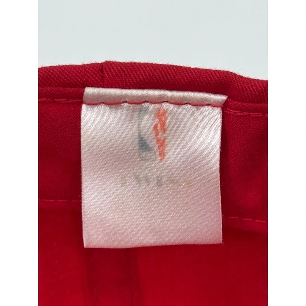 Vintage 1990's Chicago Bulls Plain Logo Snapback‎ Backside Spellout Red Hat Cap